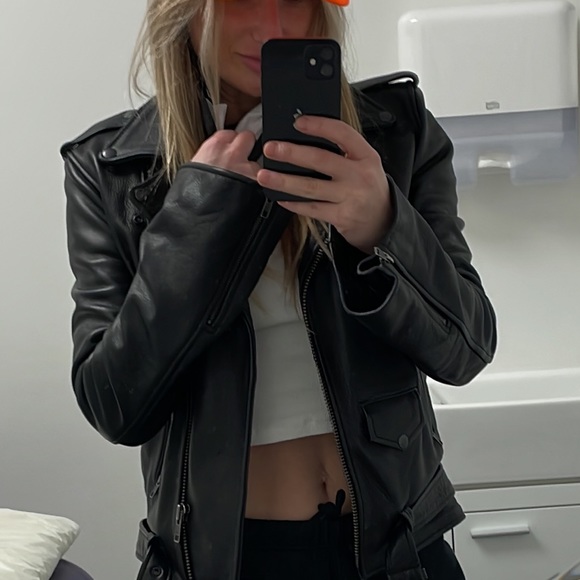 FABULOUS condition understated leather bell sleeve biker jacket. - Picture 6 of 6